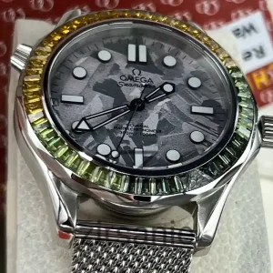 ساعت مچی مردانه امگا سیمستر اتوماتیک سیلور صفحه خاکستری دور نگین - Omega Seamaster Chronometer 007 James Bond Diamond Silver Gray Screen
